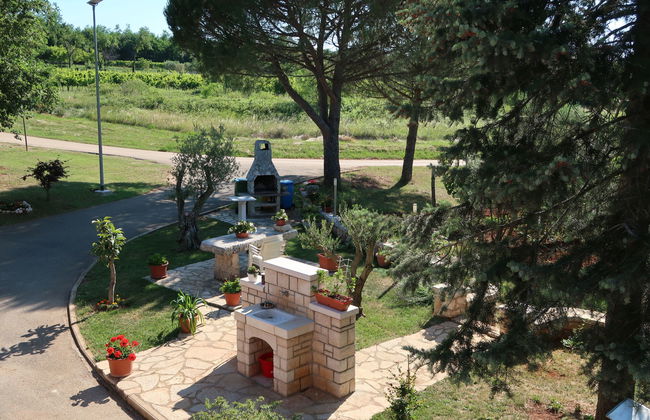 2 bedroom Apartment in Sveta Nedelja with swimming pool and garden - Photo 17