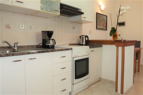 Photo 10 - 1 bedroom Apartment in Sveta Nedelja with swimming pool and sea view