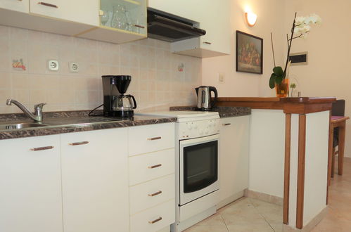 Photo 10 - 1 bedroom Apartment in Sveta Nedelja with swimming pool and garden