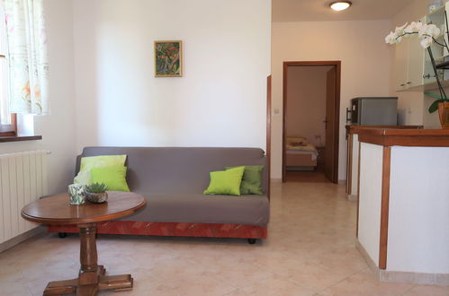 Foto 5 - Apartamento de 1 habitación en Sveta Nedelja con piscina y jardín