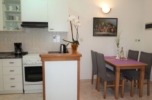 Photo 11 - 1 bedroom Apartment in Sveta Nedelja with swimming pool and garden