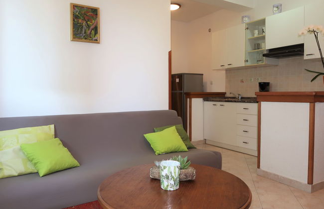 2 bedroom Apartment in Sveta Nedelja with swimming pool and garden - Photo 7