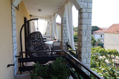 Photo 13 - Appartement de 3 chambres à Sveti Filip i Jakov avec jardin et vues à la mer