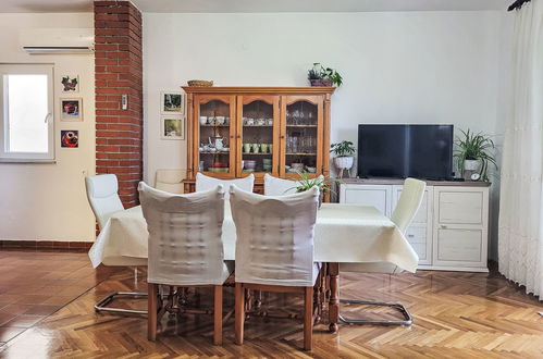 Foto 6 - Apartamento de 3 habitaciones en Sveti Filip i Jakov con jardín