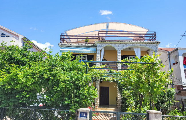 Apartamento de 4 quartos em Sveti Filip i Jakov com jardim - Foto 2