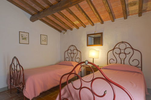 Photo 14 - 2 bedroom House in Castellina in Chianti with swimming pool and garden