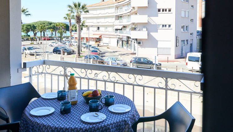 Foto 1 - Apartamento de 1 quarto em Saint-Raphaël com terraço