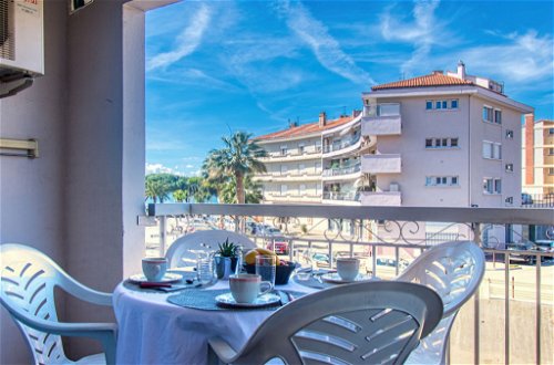 Foto 1 - Apartamento de 1 habitación en Saint-Raphaël con terraza y vistas al mar