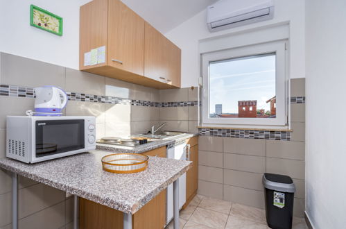 Foto 4 - Apartment mit 3 Schlafzimmern in Ližnjan mit garten und terrasse