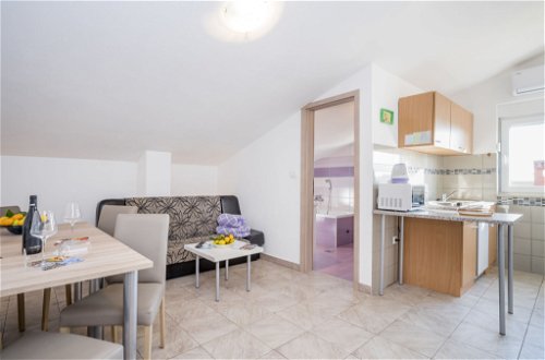 Foto 2 - Apartment mit 3 Schlafzimmern in Ližnjan mit garten und terrasse
