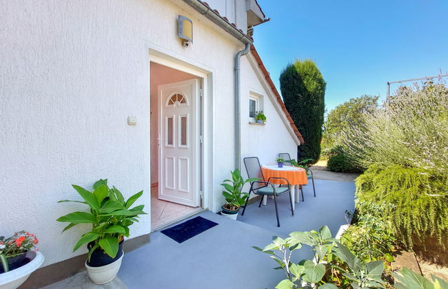 Appartement de 1 chambre à Malinska-Dubašnica avec jardin et terrasse - Photo 1