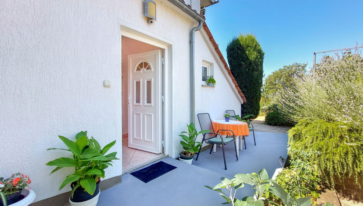 Appartamento con 1 camera da letto a Malinska-Dubašnica con giardino e terrazza - Foto 1