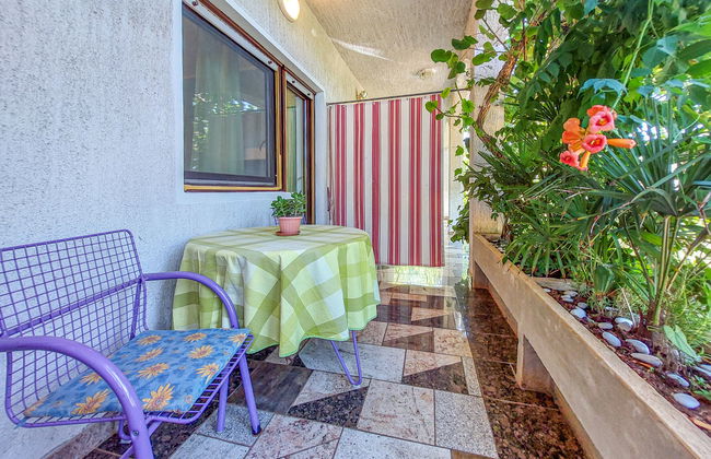 Appartement de 1 chambre à Malinska-Dubašnica avec jardin et terrasse - Photo 17