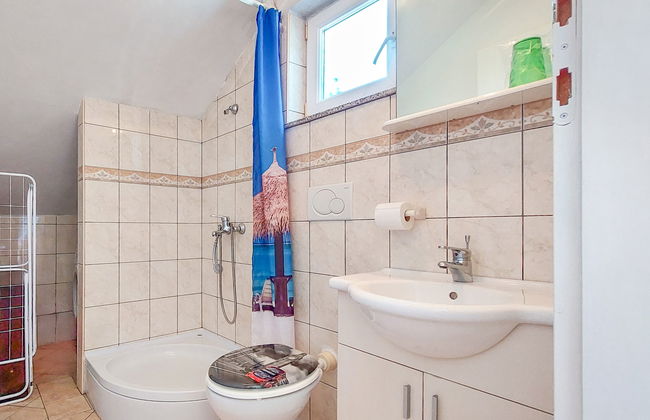 Appartement de 1 chambre à Malinska-Dubašnica avec jardin et terrasse - Photo 14