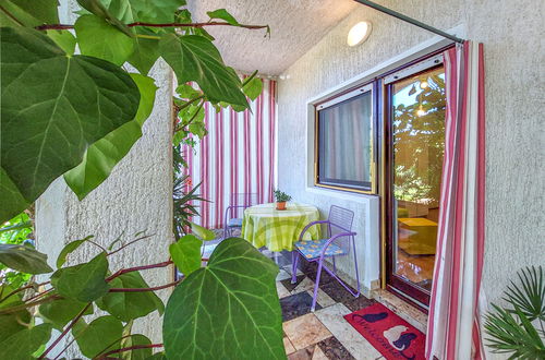 Foto 4 - Apartment in Malinska-Dubašnica mit garten und terrasse