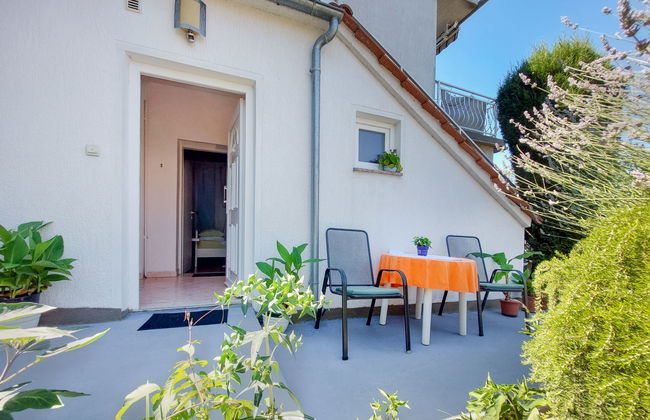 Appartement de 1 chambre à Malinska-Dubašnica avec jardin et terrasse - Photo 10