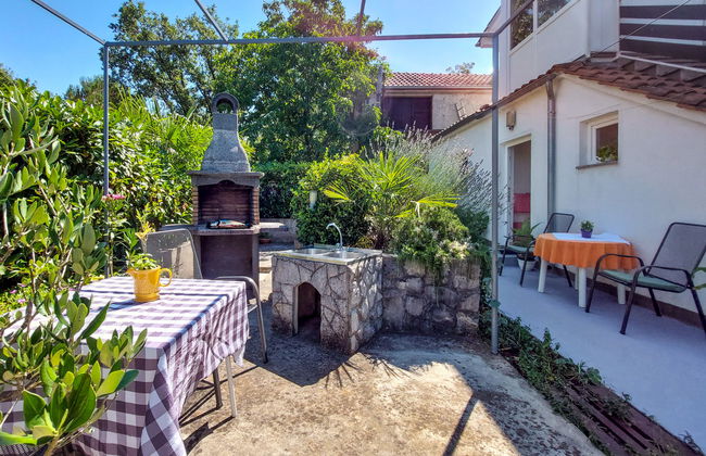 Appartement de 1 chambre à Malinska-Dubašnica avec jardin et terrasse - Photo 6