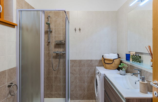Apartamento de 2 quartos em Trezzone com piscina e jardim - Foto 20