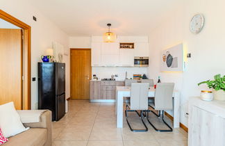 Photo 2 - 1 bedroom Apartment in Trezzone with swimming pool and garden