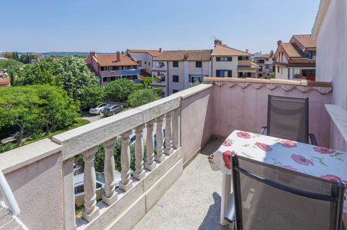 Photo 18 - 1 bedroom Apartment in Rovinj with swimming pool and sea view