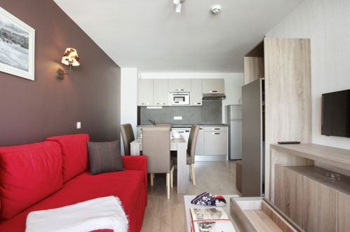 Foto 6 - Apartment mit 2 Schlafzimmern in La Plagne Tarentaise mit schwimmbad und blick auf die berge