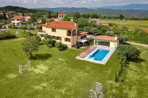 Foto 56 - Casa con 6 camere da letto a Pićan con piscina privata e giardino