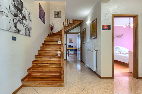 Photo 13 - 6 bedroom House in Pićan with private pool and garden