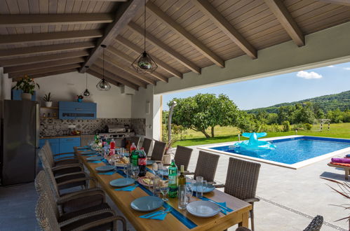 Photo 18 - Maison de 6 chambres à Pićan avec piscine privée et jardin