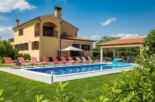 Foto 43 - Haus mit 6 Schlafzimmern in Pićan mit privater pool und garten