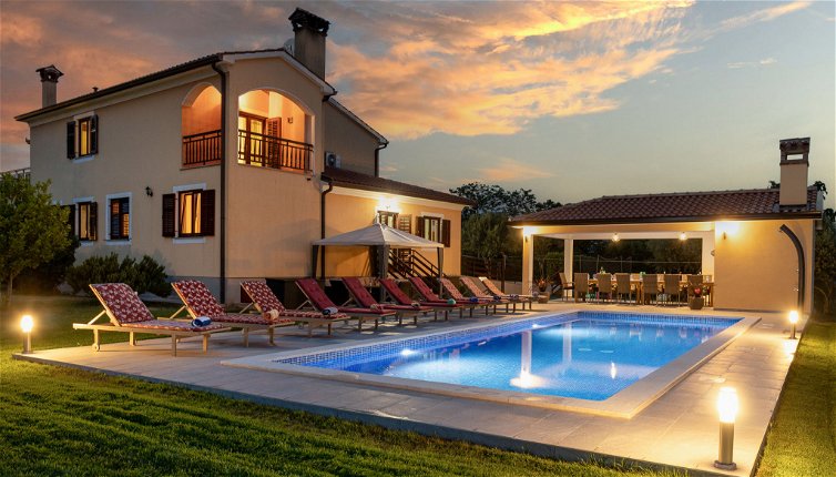 Foto 1 - Casa de 6 habitaciones en Pićan con piscina privada y terraza