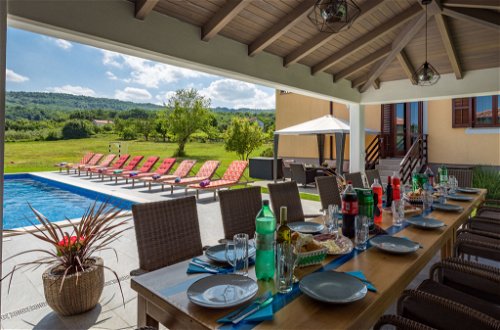 Foto 49 - Haus mit 6 Schlafzimmern in Pićan mit privater pool und terrasse