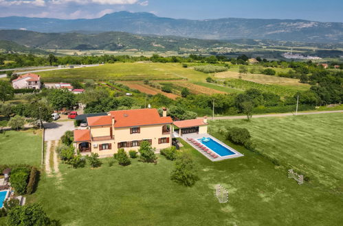 Foto 58 - Casa con 6 camere da letto a Pićan con piscina privata e giardino