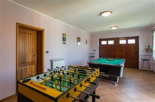 Foto 41 - Casa con 6 camere da letto a Pićan con piscina privata e terrazza