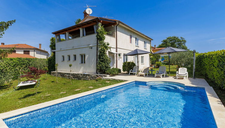 Photo 1 - Maison de 3 chambres à Karojba avec piscine privée et jardin