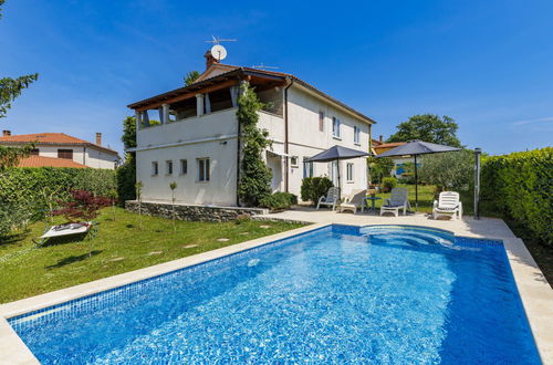 Photo 1 - Maison de 3 chambres à Karojba avec piscine privée et jardin