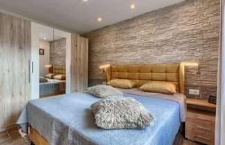 Photo 3 - Maison de 3 chambres à Karojba avec piscine privée et jardin