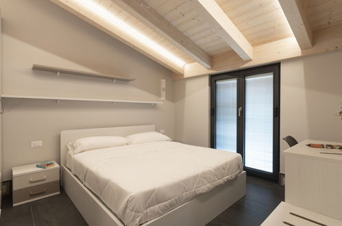 Foto 20 - Appartamento con 1 camera da letto a Imperia con piscina e vista mare