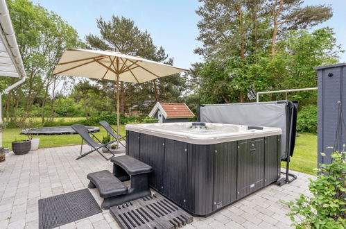 Photo 2 - Maison de 5 chambres à Rødby avec piscine privée et terrasse
