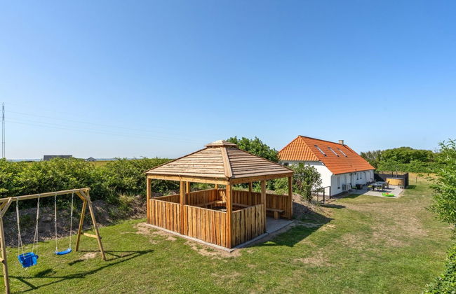 Casa de 4 quartos em Thyholm com terraço e banheira de hidromassagem - Foto 1