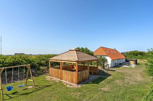 Photo 1 - Maison de 4 chambres à Thyholm avec terrasse et bain à remous