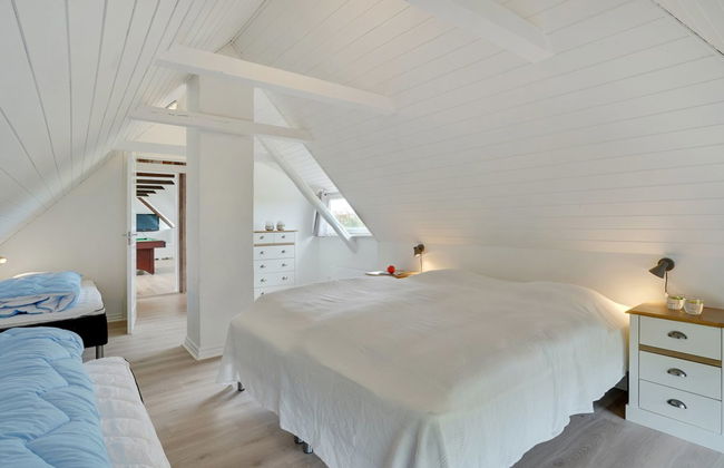Casa de 4 quartos em Thyholm com terraço e banheira de hidromassagem - Foto 9