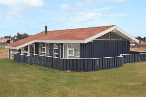 Foto 1 - Casa de 3 quartos em Harrerenden com piscina privada e terraço