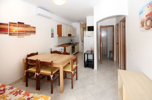 Photo 6 - 2 bedroom Apartment in Rosolina with garden and terrace