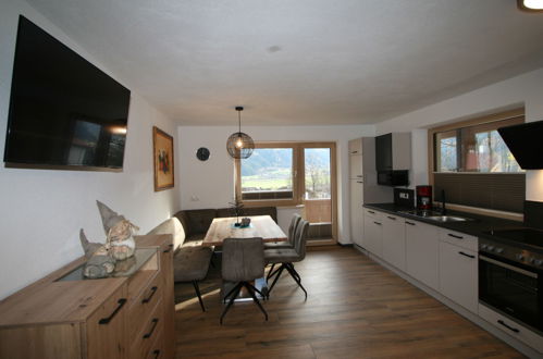 Photo 2 - Appartement de 2 chambres à Aschau im Zillertal avec vues sur la montagne