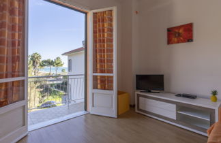 Photo 1 - Appartement de 2 chambres à San Lorenzo al Mare avec vues à la mer