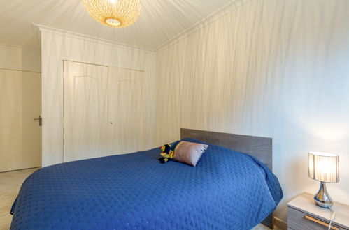 Foto 10 - Appartamento con 2 camere da letto a Fréjus con terrazza e vista mare
