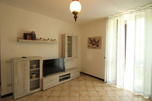 Foto 6 - Apartamento de 2 quartos em Bee com jardim