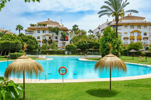 Foto 1 - Apartamento de 2 quartos em Marbella com piscina e jardim