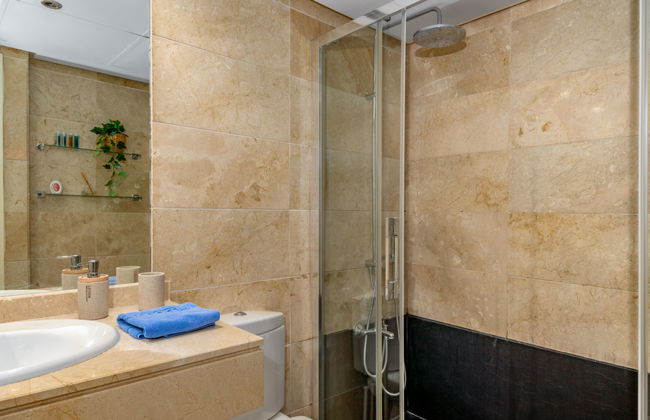Appartement de 2 chambres à Marbella avec piscine et jardin - Photo 18