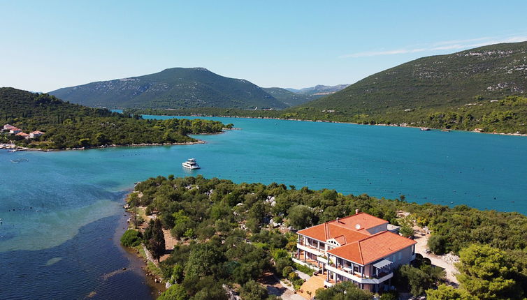 Foto 1 - Apartamento de 2 quartos em Ston com banheira de hidromassagem e vistas do mar